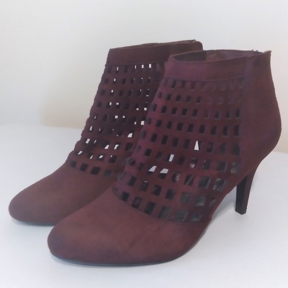 Impo Deep Burgundy Cut Out Zip Up Indie Sleeve Academia Dark Ankle Booties 7.5M